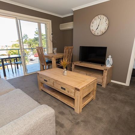 Beach Haven Executive Apartments Korora Экстерьер фото